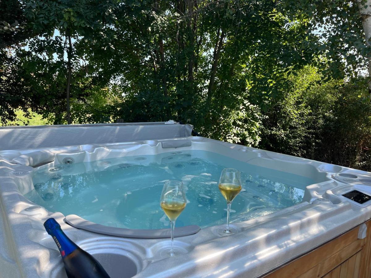 Gite De Charme 5 Etoiles Pour Couple Avec Sauna Et Jacuzzi Exterieurs Privatifs Погр Экстерьер фото